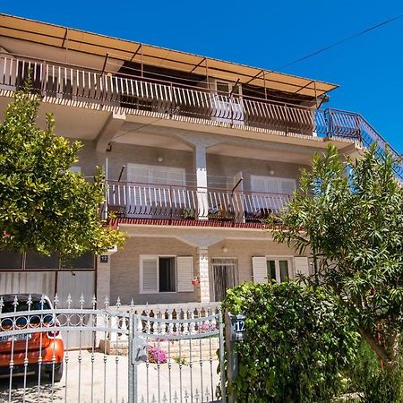 Apartments Dijana Pakoštane Exterior foto