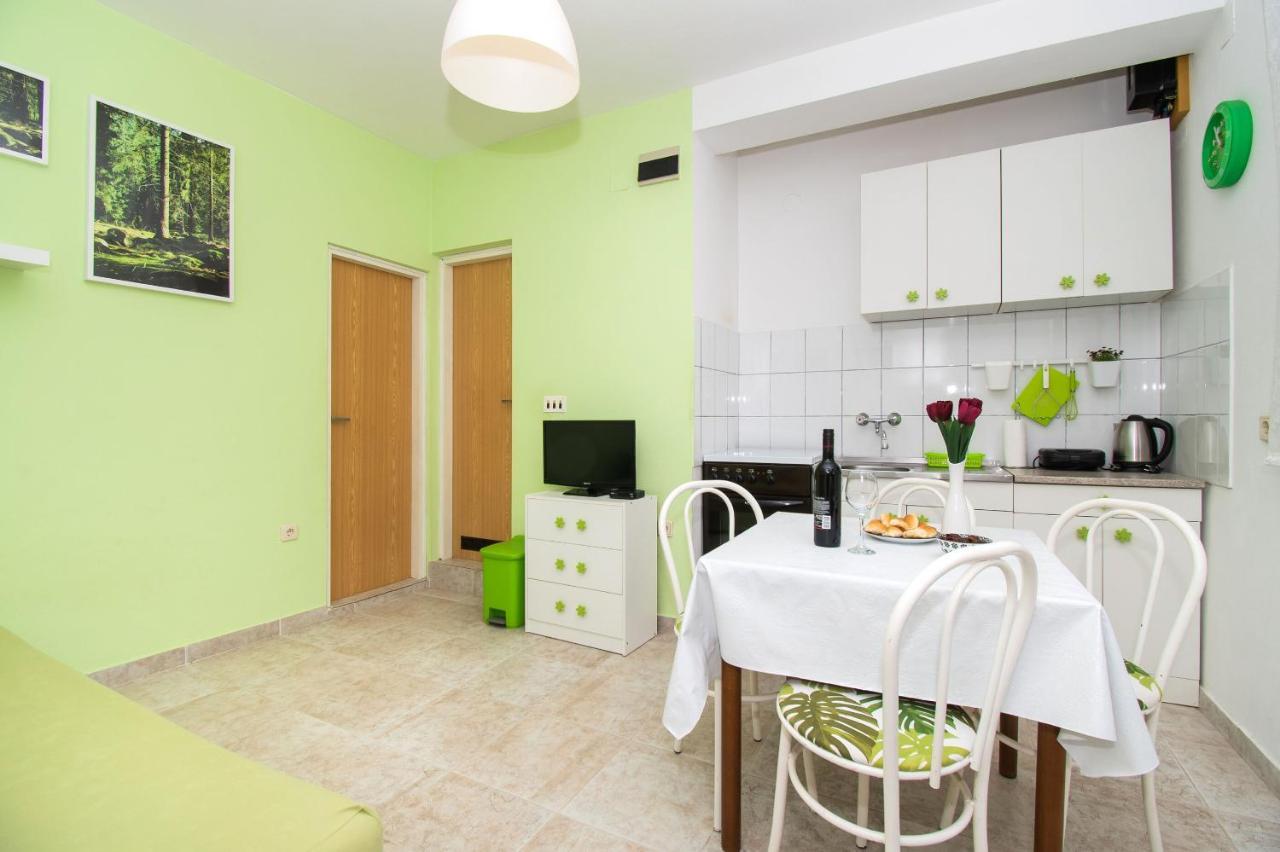 Apartments Dijana Pakoštane Exterior foto