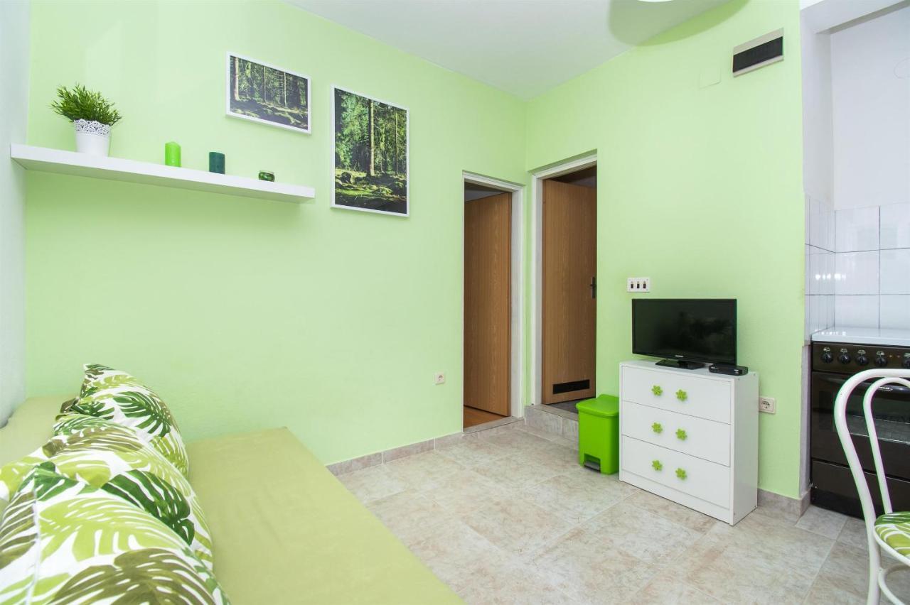 Apartments Dijana Pakoštane Exterior foto
