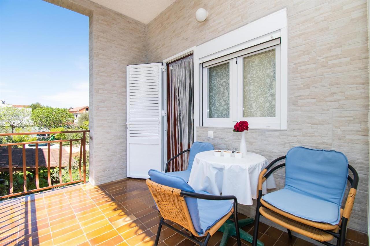 Apartments Dijana Pakoštane Exterior foto