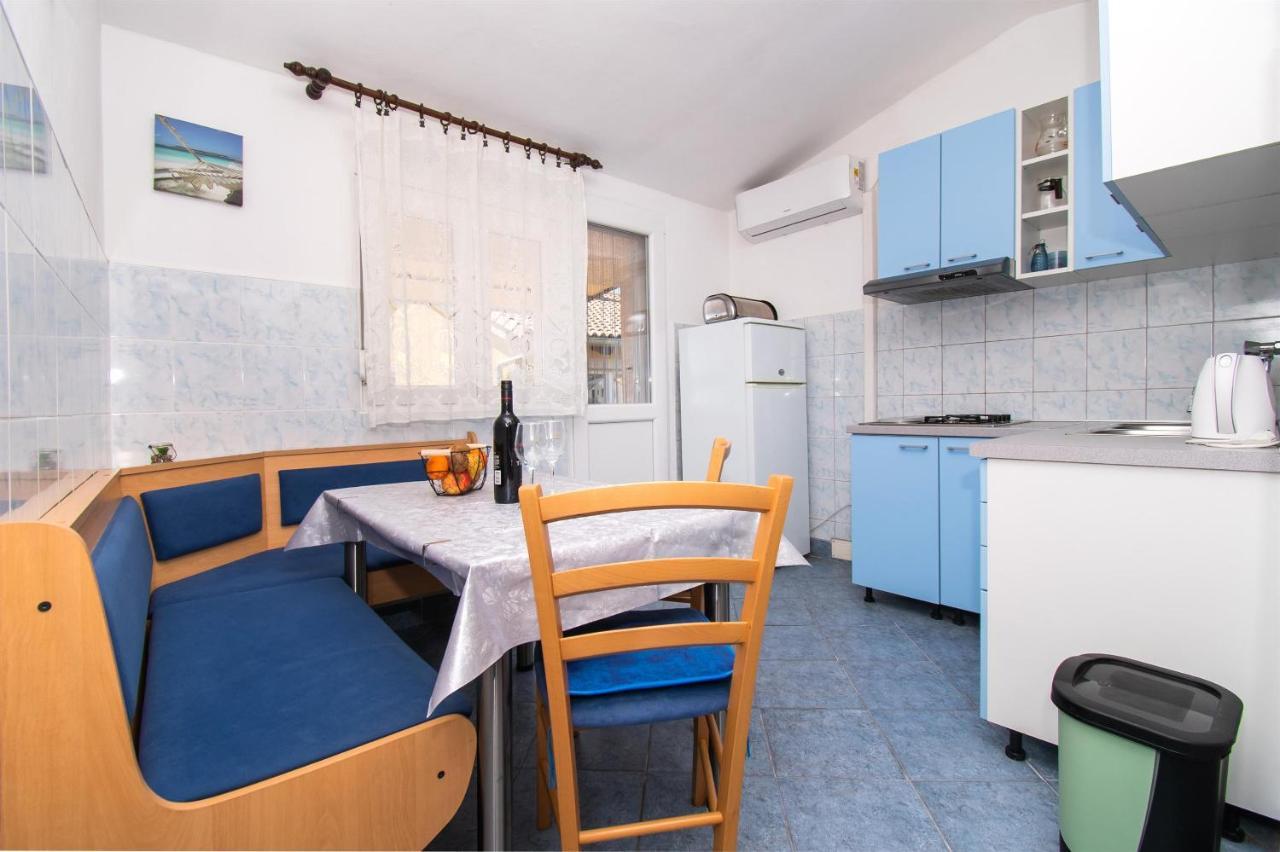 Apartments Dijana Pakoštane Exterior foto