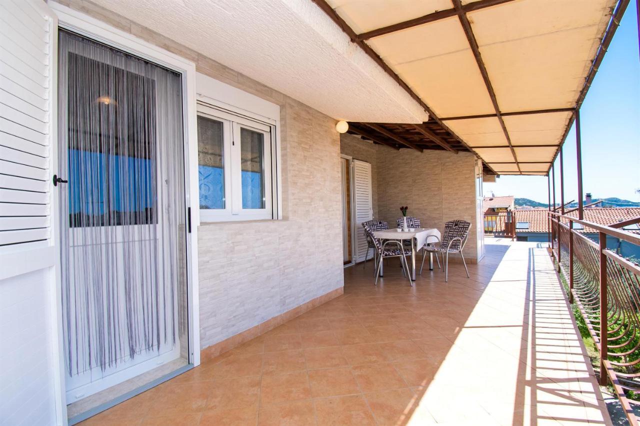 Apartments Dijana Pakoštane Exterior foto
