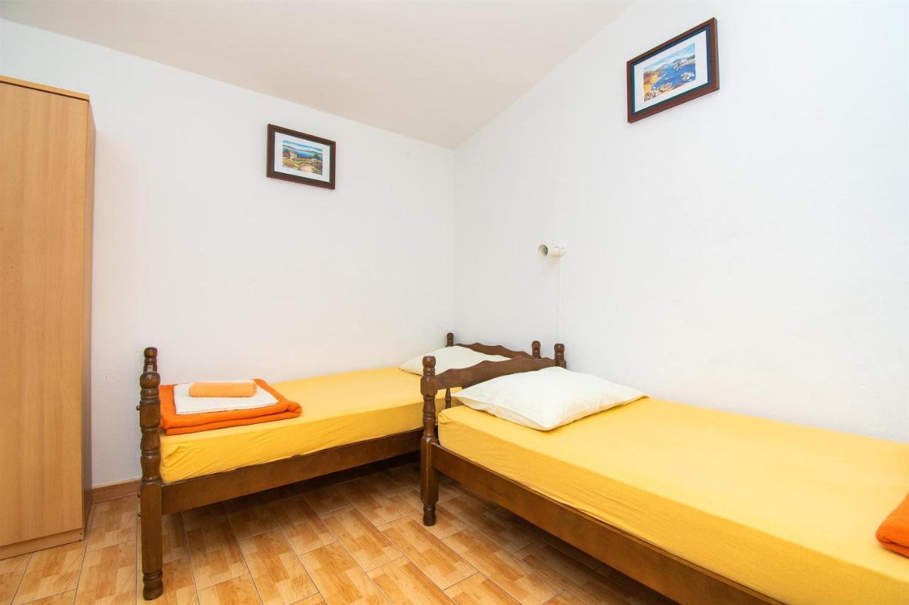 Apartments Dijana Pakoštane Exterior foto