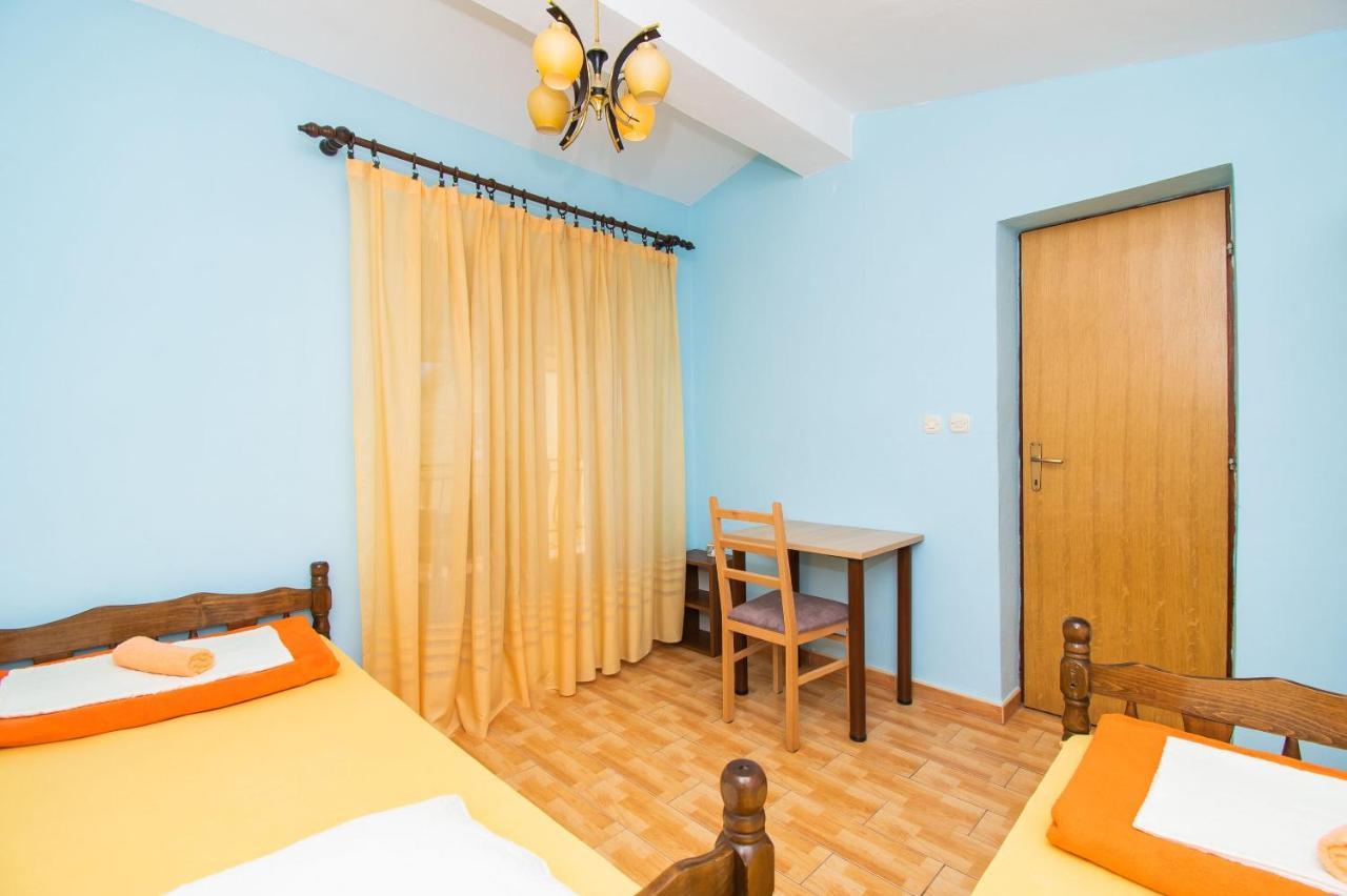 Apartments Dijana Pakoštane Exterior foto