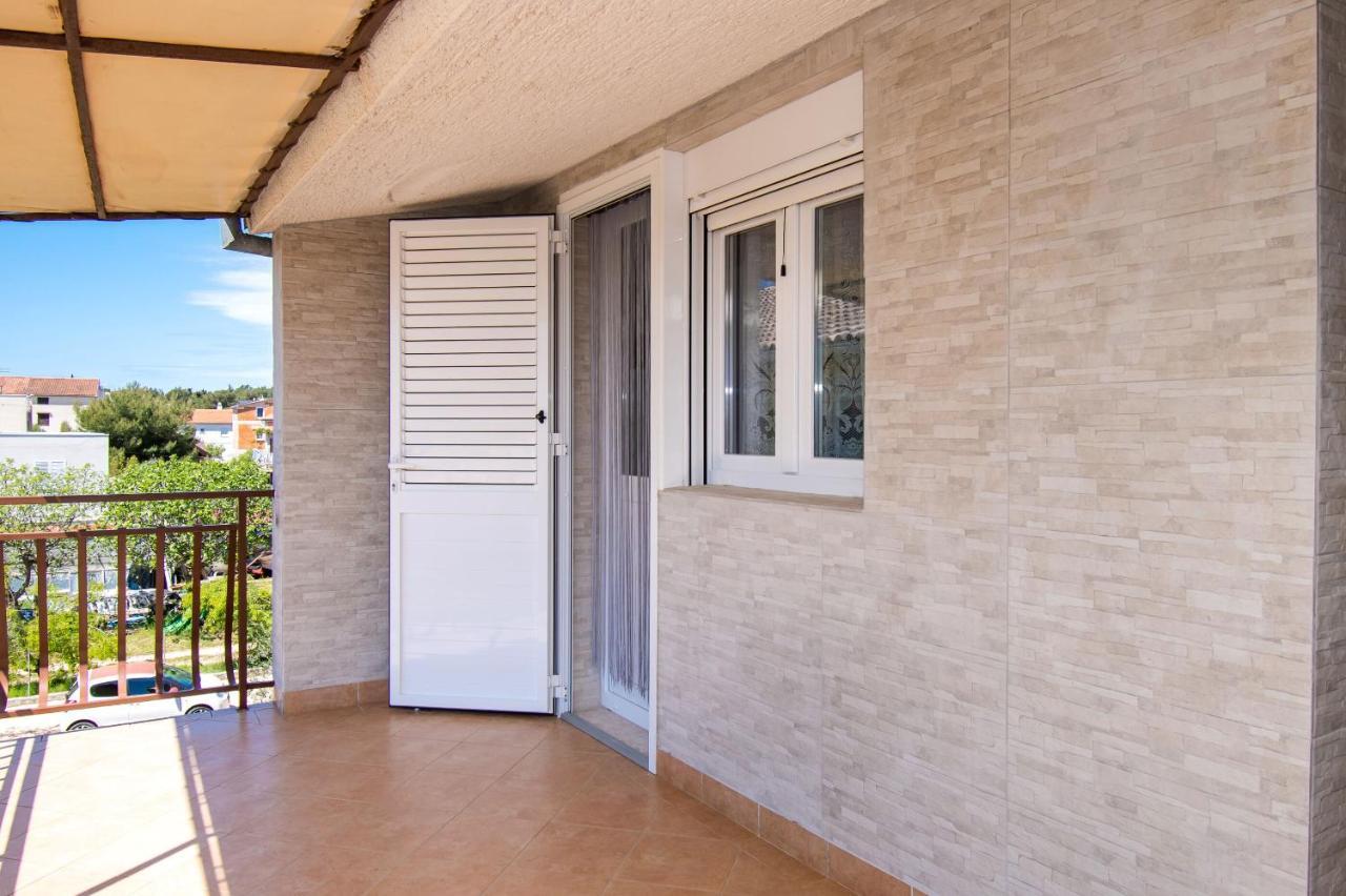 Apartments Dijana Pakoštane Exterior foto