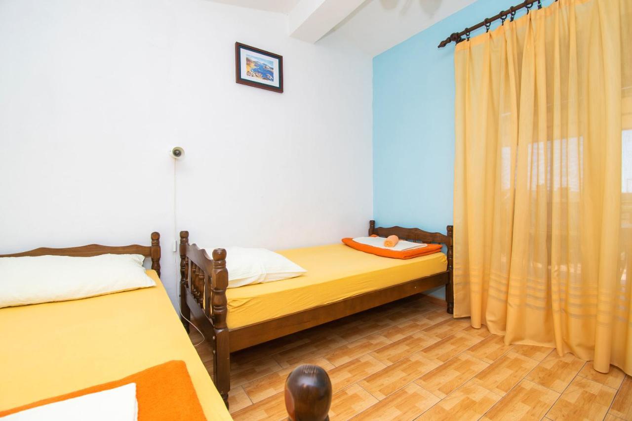 Apartments Dijana Pakoštane Exterior foto